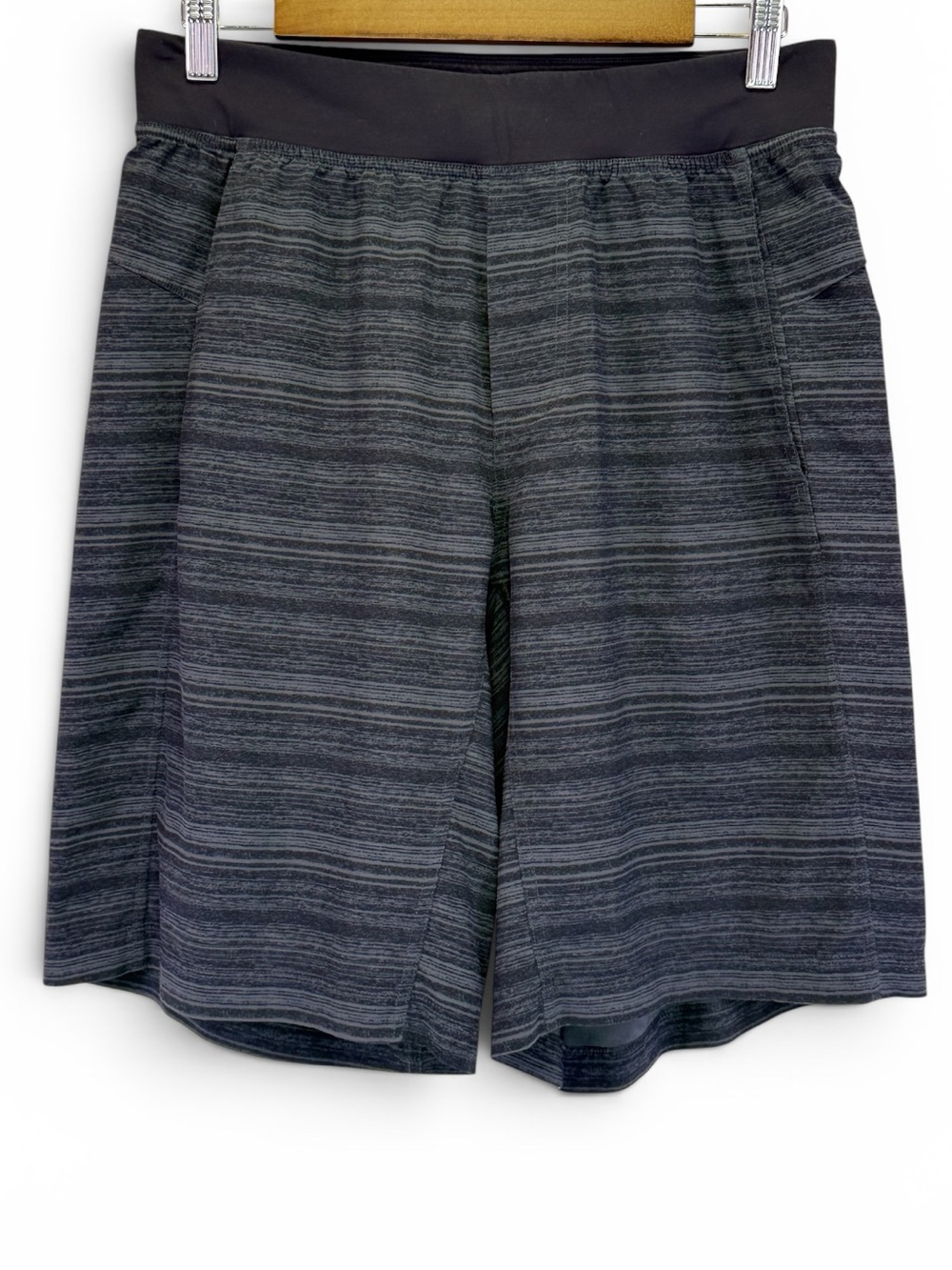 Lululemon Mens Athletic Black & Grey Striped Shorts Size Medium 1915-46